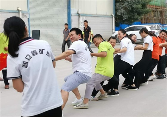 和立鑫员工拔河比赛